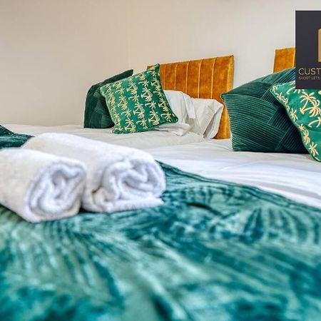 Two Bedroom - Central Peterborough - New Year Discount Bagian luar foto