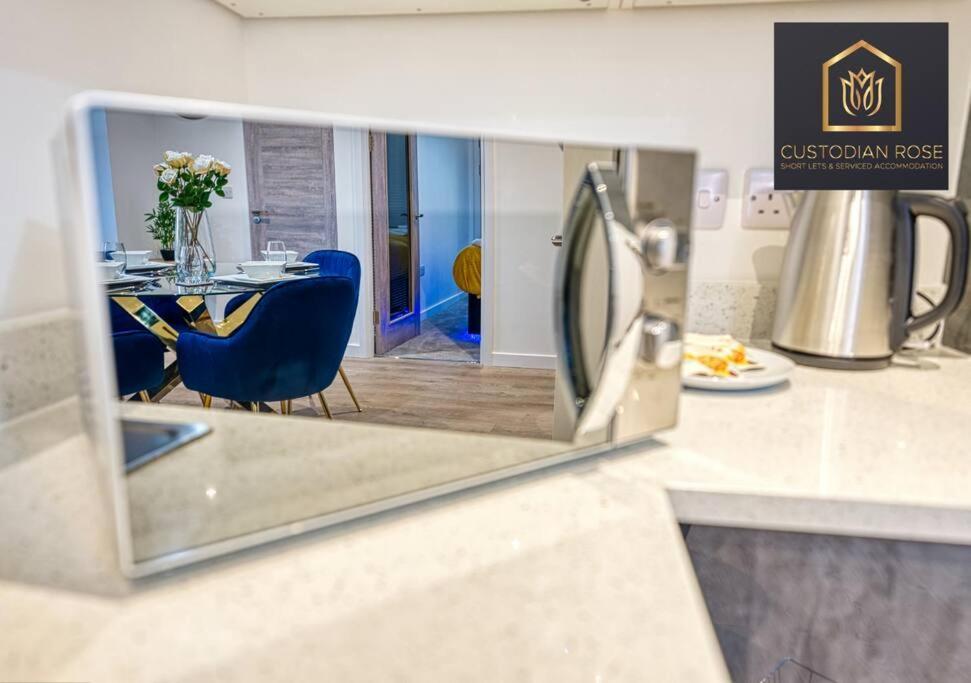 Two Bedroom - Central Peterborough - New Year Discount Bagian luar foto
