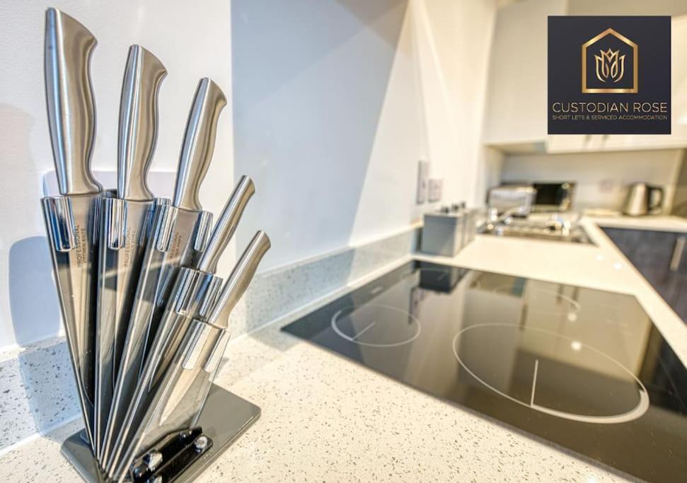 Two Bedroom - Central Peterborough - New Year Discount Bagian luar foto